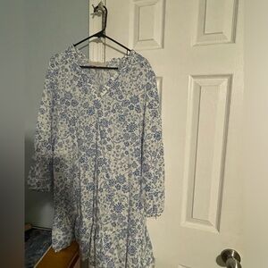 Beautiful spring Loft dress, long sleeve but very light, not see through!!